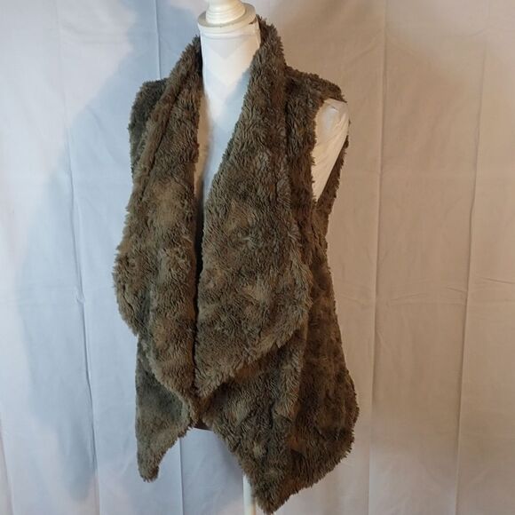 DylanâbyâTrueâGritâFauxâFurâWomen's Vest - Picture 7 of 7